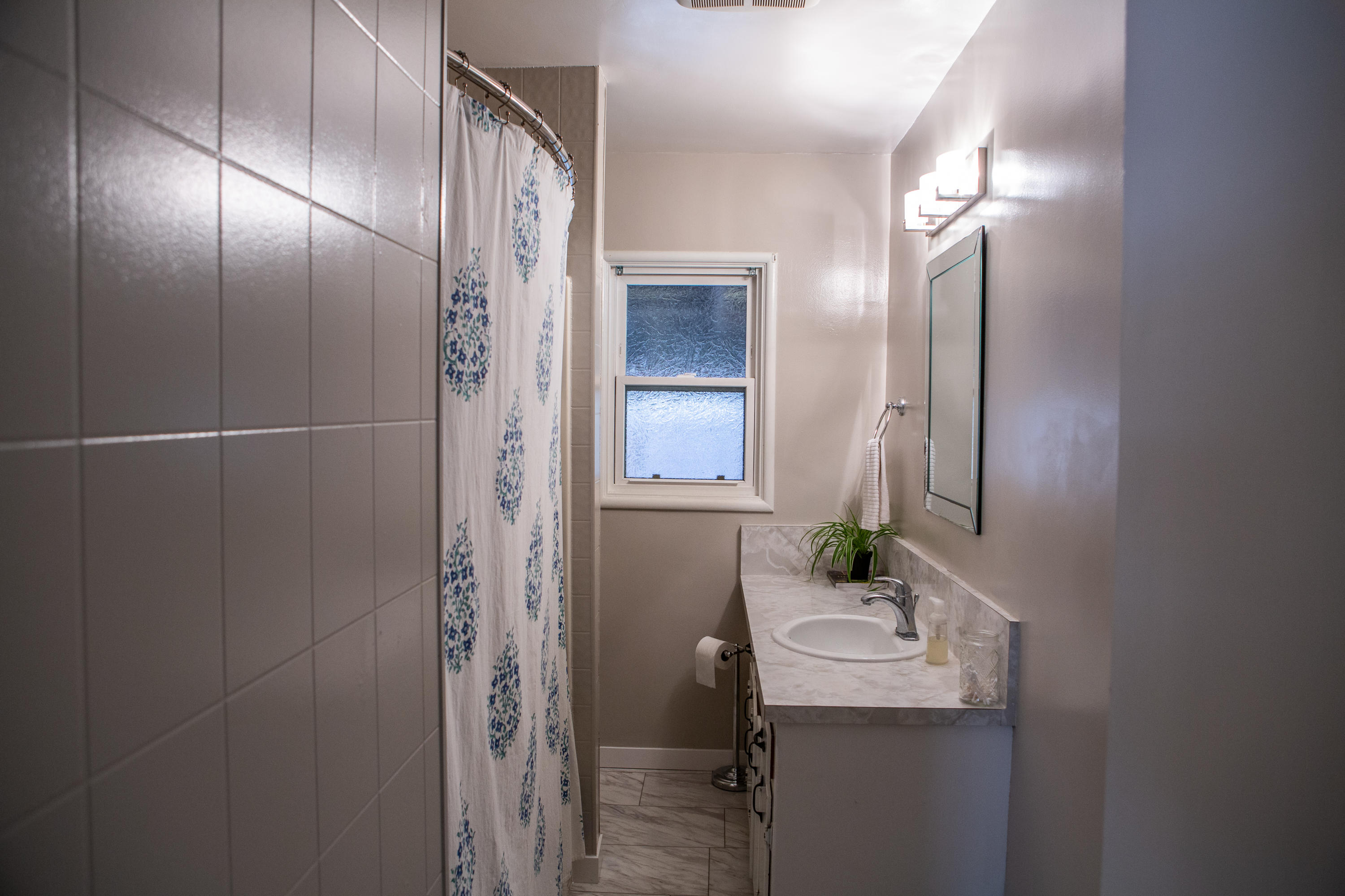 5266 East Bonnyview Road Redding, CA 96001 - Photo 18 of 27 Bathroom #2