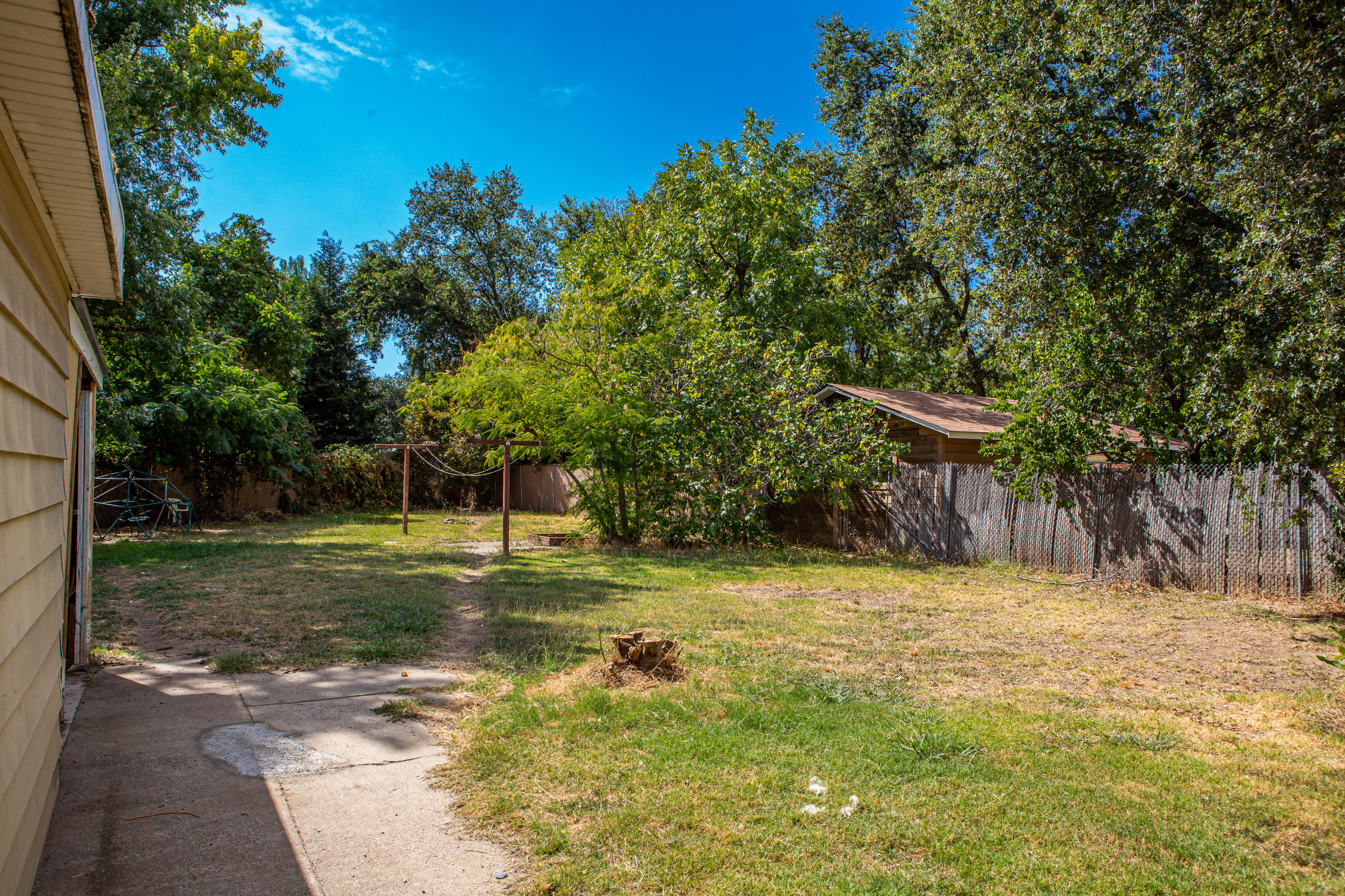 5266 East Bonnyview Road Redding, CA 96001 - Photo 22 of 27 Back Yard