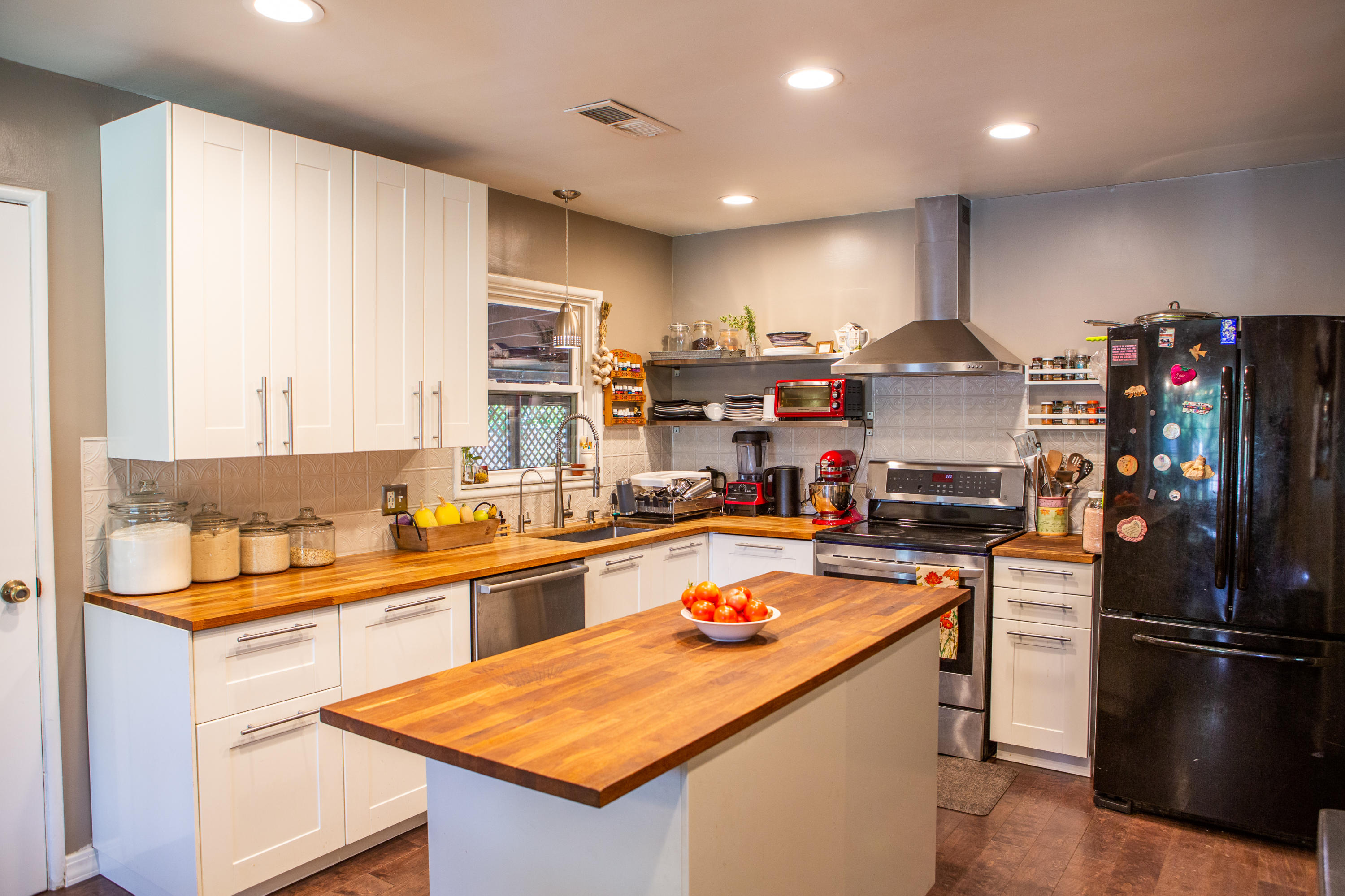5266 East Bonnyview Road Redding, CA 96001 - Photo 9 of 27 Kitchen