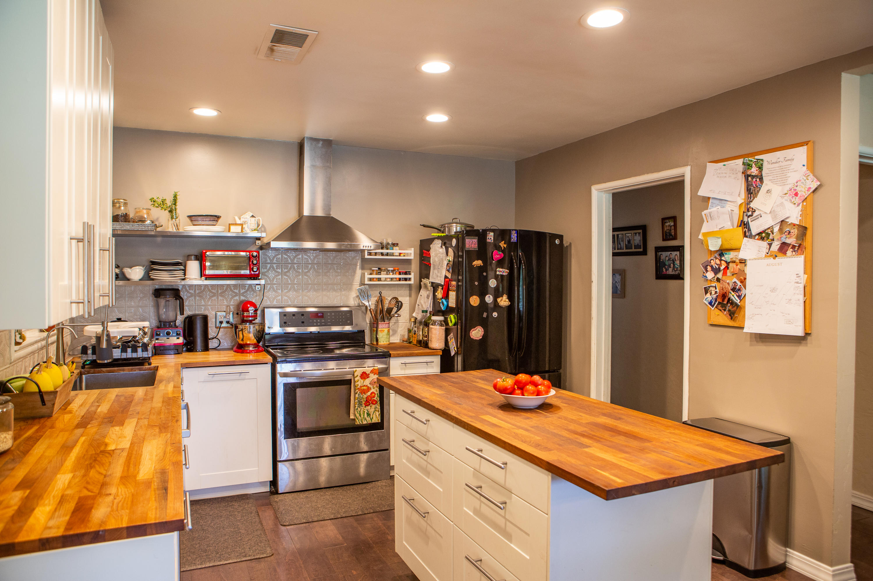 5266 East Bonnyview Road Redding, CA 96001 - Photo 10 of 27 Kitchen
