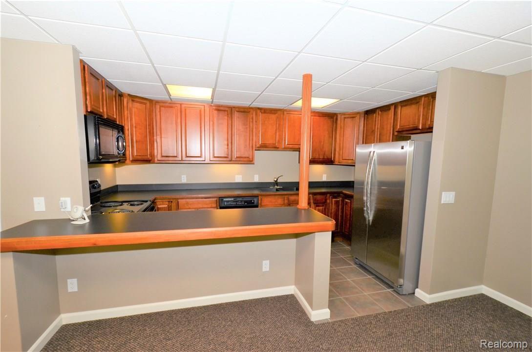 5304 Ashmonte Court Rochester, MI 48306 - Photo 29 of 47 Basement kitchen
