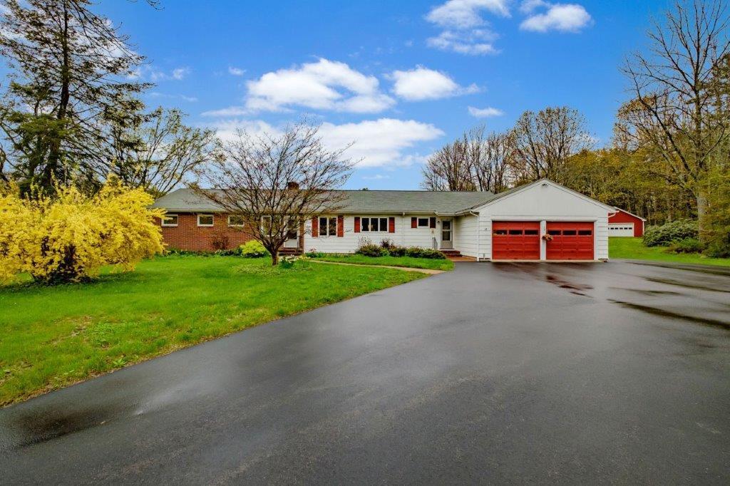 69 Falmouth Road Falmouth, ME 04105 - Photo 2 of 53 20190520gp-60003S