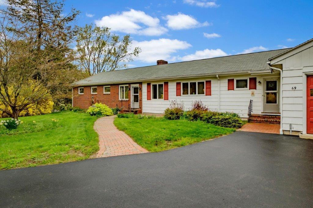 69 Falmouth Road Falmouth, ME 04105 - Photo 4 of 53 20190520gp-60007S