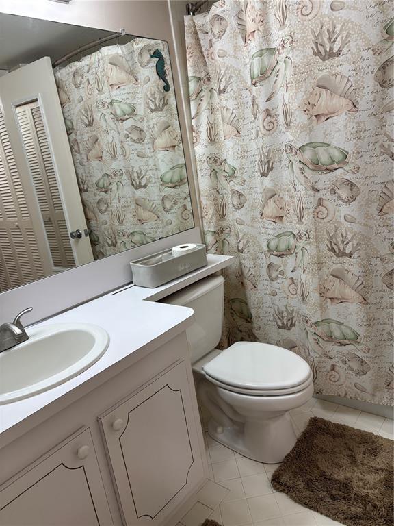 4750 Cove Circle, Unit 904 St. Petersburg, FL 33708 - Photo 21 of 37 a bathroom with a toilet and a sink