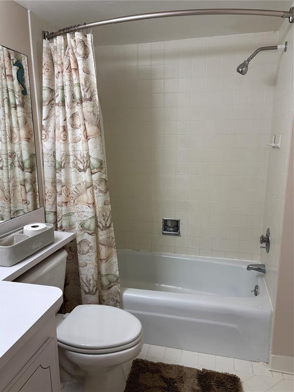 4750 Cove Circle, Unit 904 St. Petersburg, FL 33708 - Photo 22 of 37 a bathroom with a toilet and a bathtub
