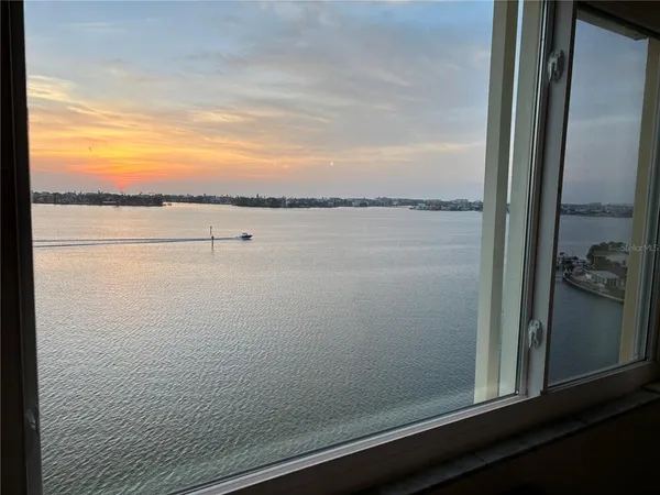 $1,775 | 4750 Cove Circle, Unit 904, St. Petersburg, FL 33708