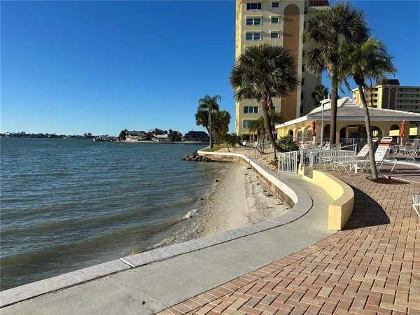 $1,775 | 4750 Cove Circle, Unit 904, St. Petersburg, FL 33708