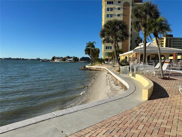 $1,850 | 4750 Cove Circle, Unit 904, St. Petersburg, FL 33708