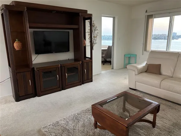 $1,775 | 4750 Cove Circle, Unit 904, St. Petersburg, FL 33708