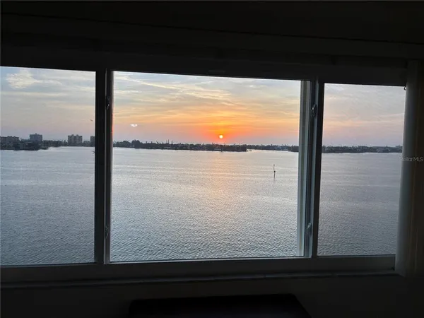 $1,775 | 4750 Cove Circle, Unit 904, St. Petersburg, FL 33708