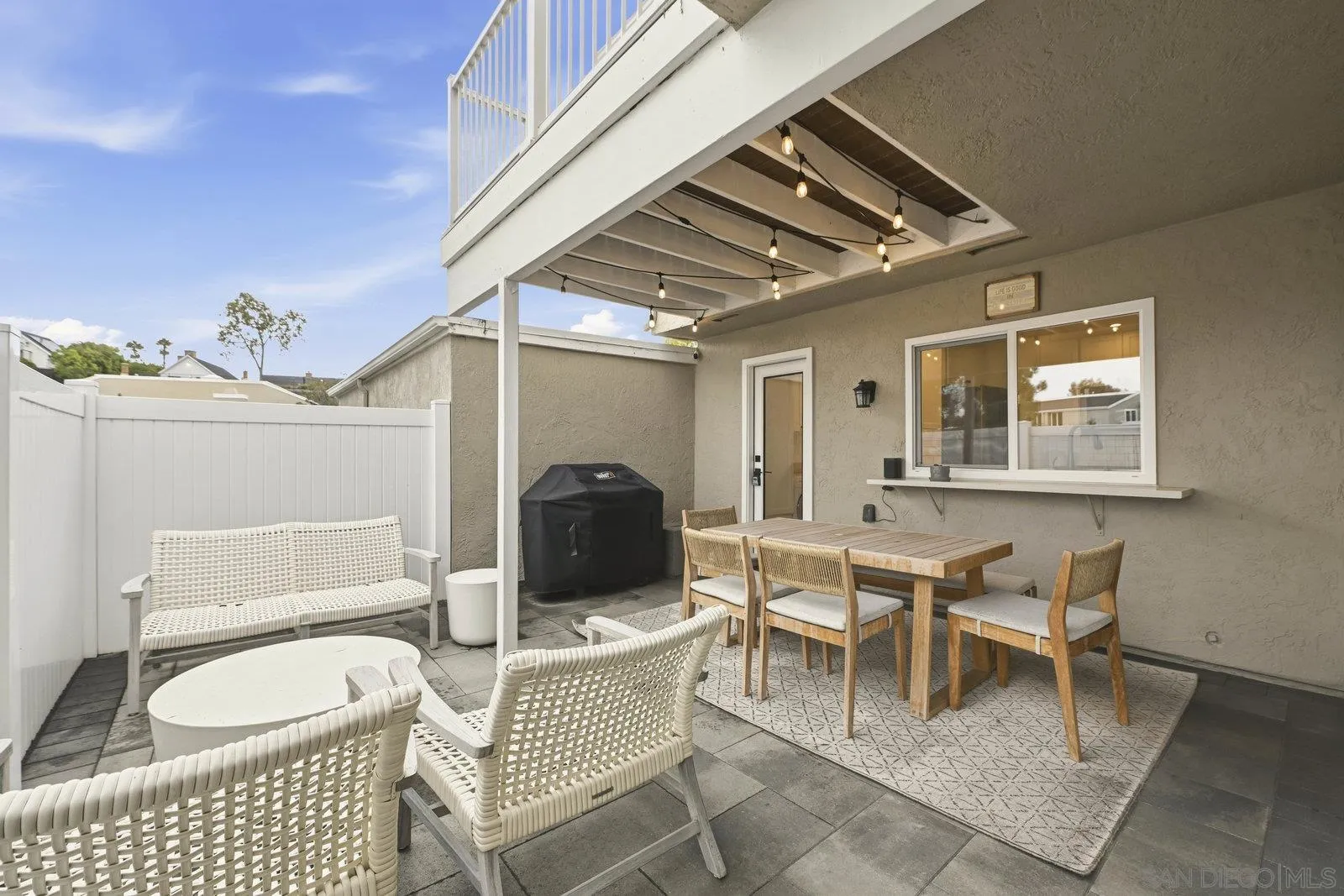 1422 Caminito Septimo Cardiff, CA 92007 - Photo 25 of 27 a living room with a couch and a table