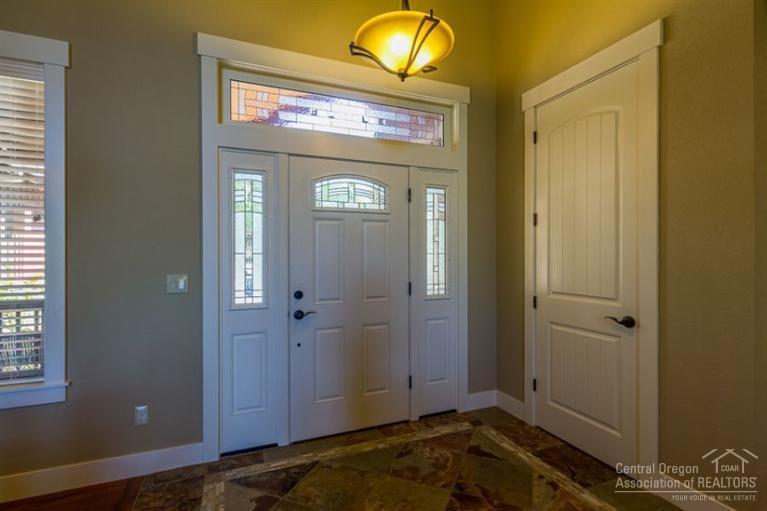 22 Oregon Loop Sunriver, OR 97707 - Photo 3 of 25 a view of empty room with a window