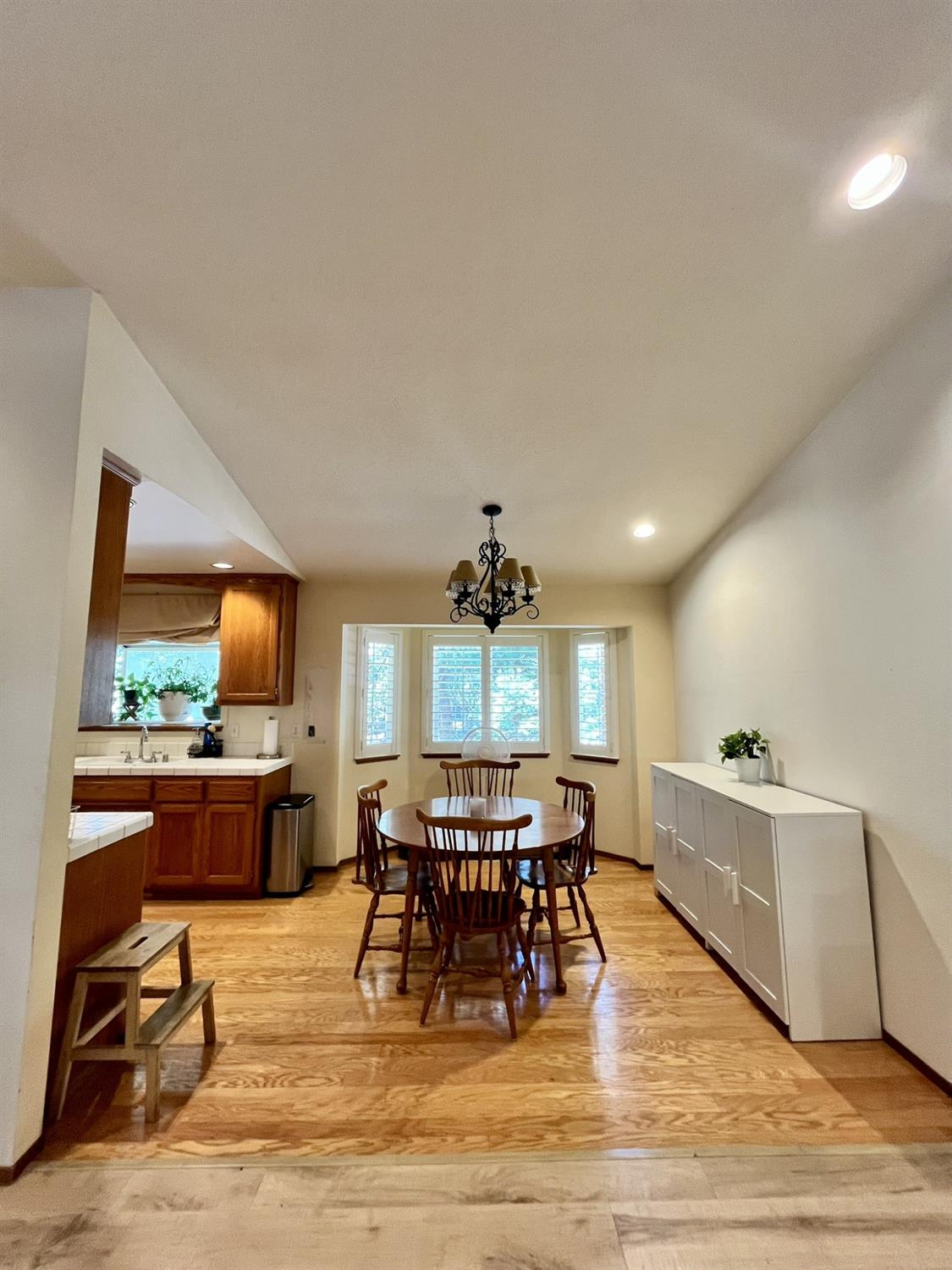 5635 Azalea Circle Pollock Pines, CA 95726 - Photo 5 of 20 Dining Area