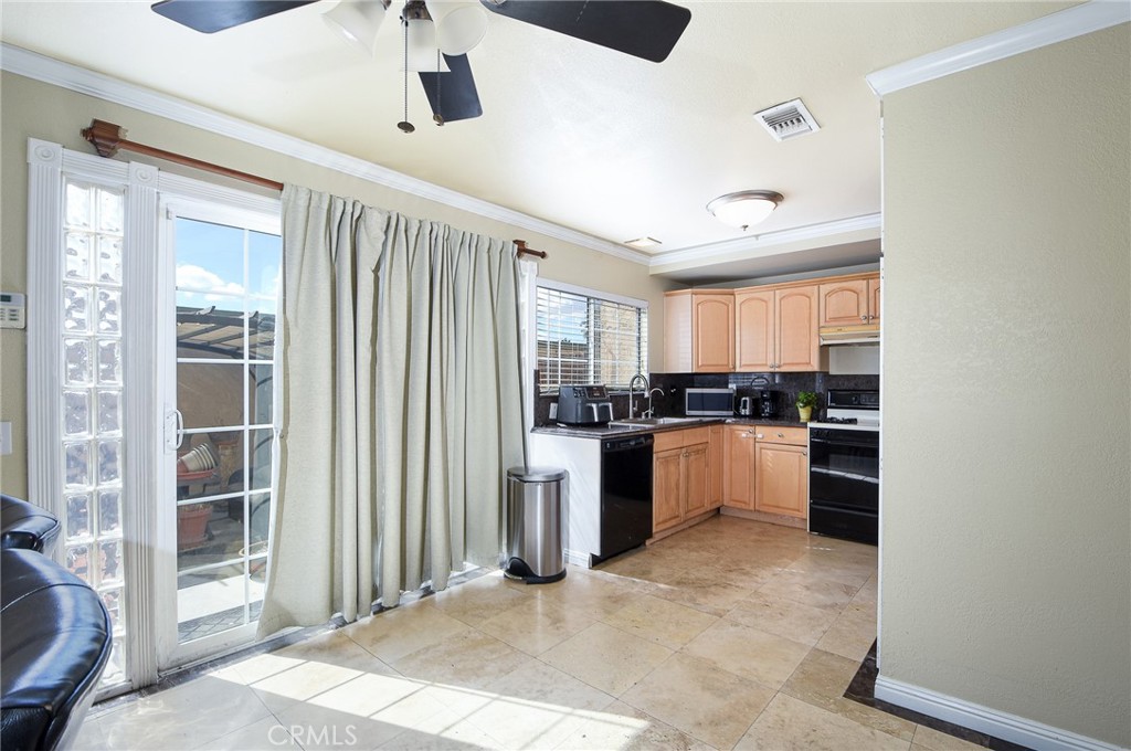 5033 Brooklawn Place Riverside, CA 92504 - Photo 4 of 21