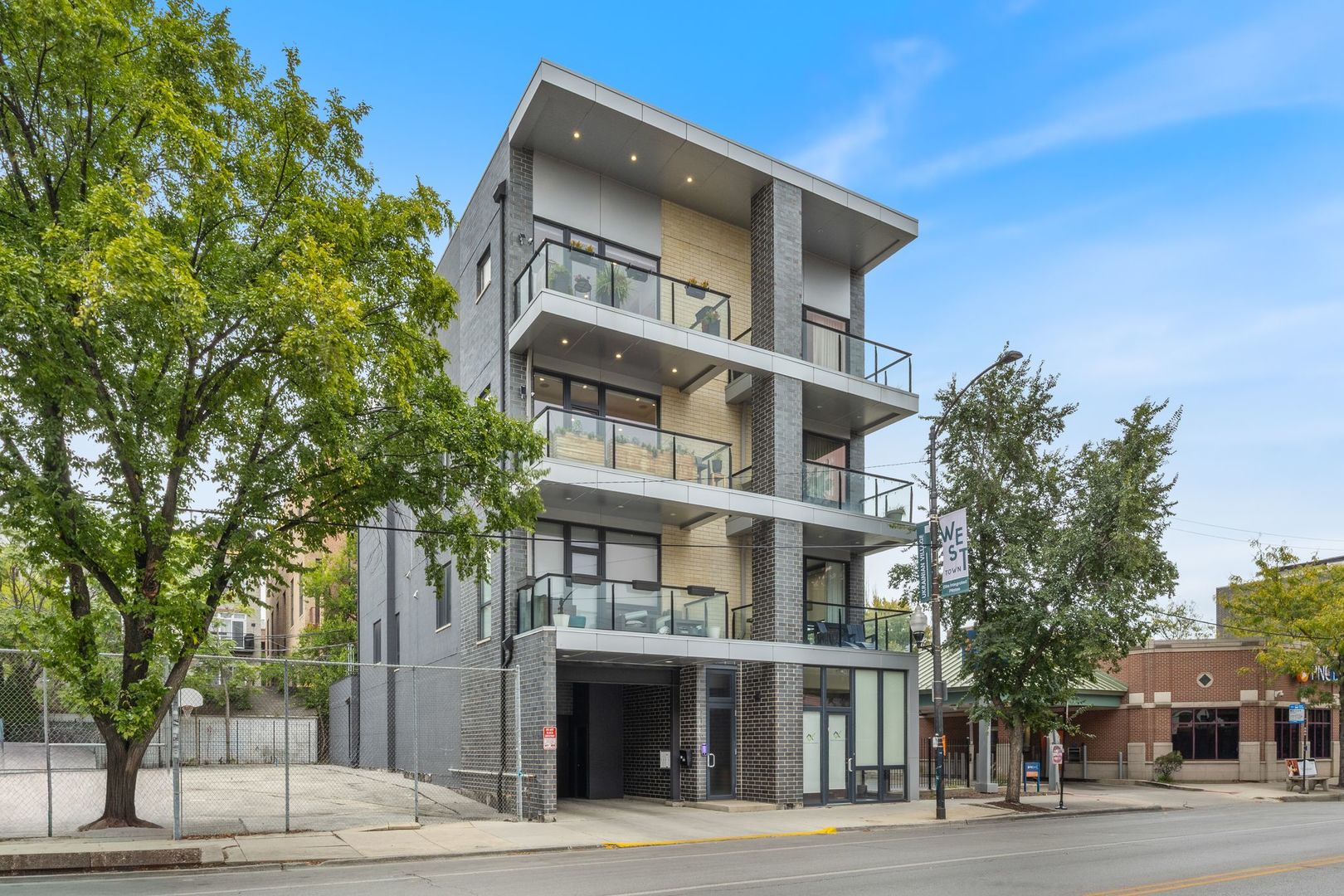 2116 West Chicago Avenue, Unit 3W Chicago, IL 60622 - Photo 2 of 37 a front view of a building