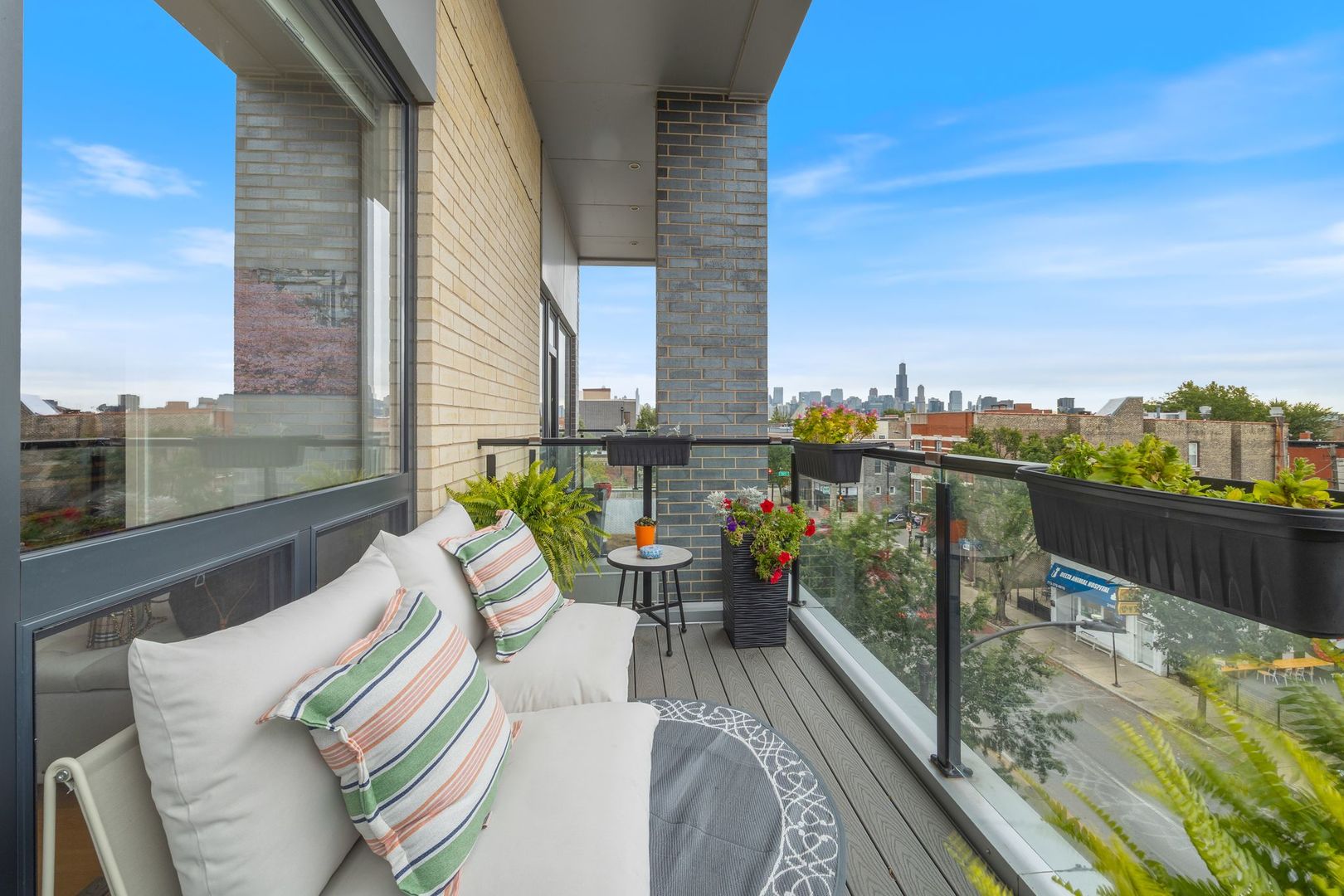 2116 West Chicago Avenue, Unit 3W Chicago, IL 60622 - Photo 26 of 37 a view of balcony with furniture
