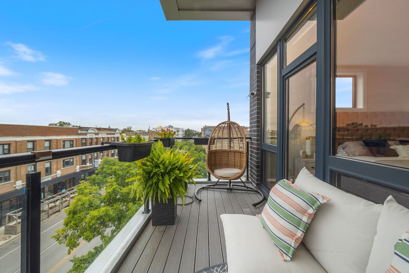2116 West Chicago Avenue, Unit 3W Chicago, IL 60622 - Photo 27 of 37 a view of a balcony with chairs