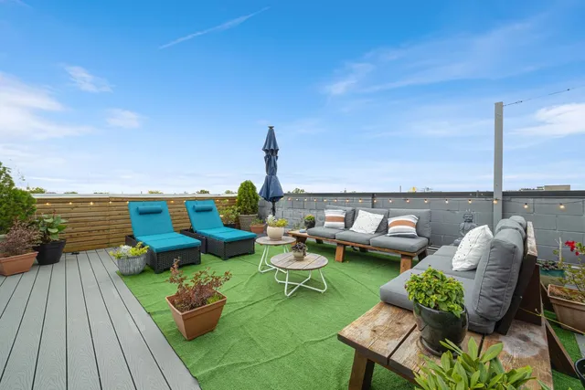 $950,000 | 2116 West Chicago Avenue, Unit 3W, Chicago, IL 60622