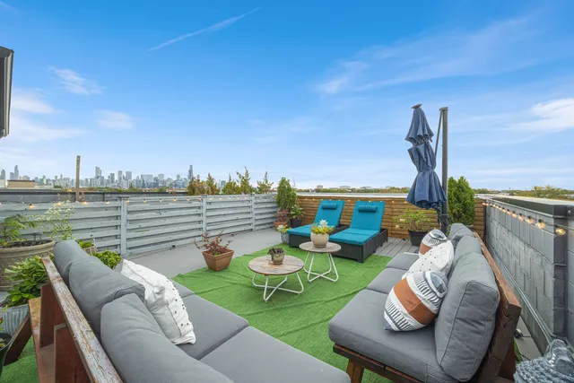 $950,000 | 2116 West Chicago Avenue, Unit 3W, Chicago, IL 60622