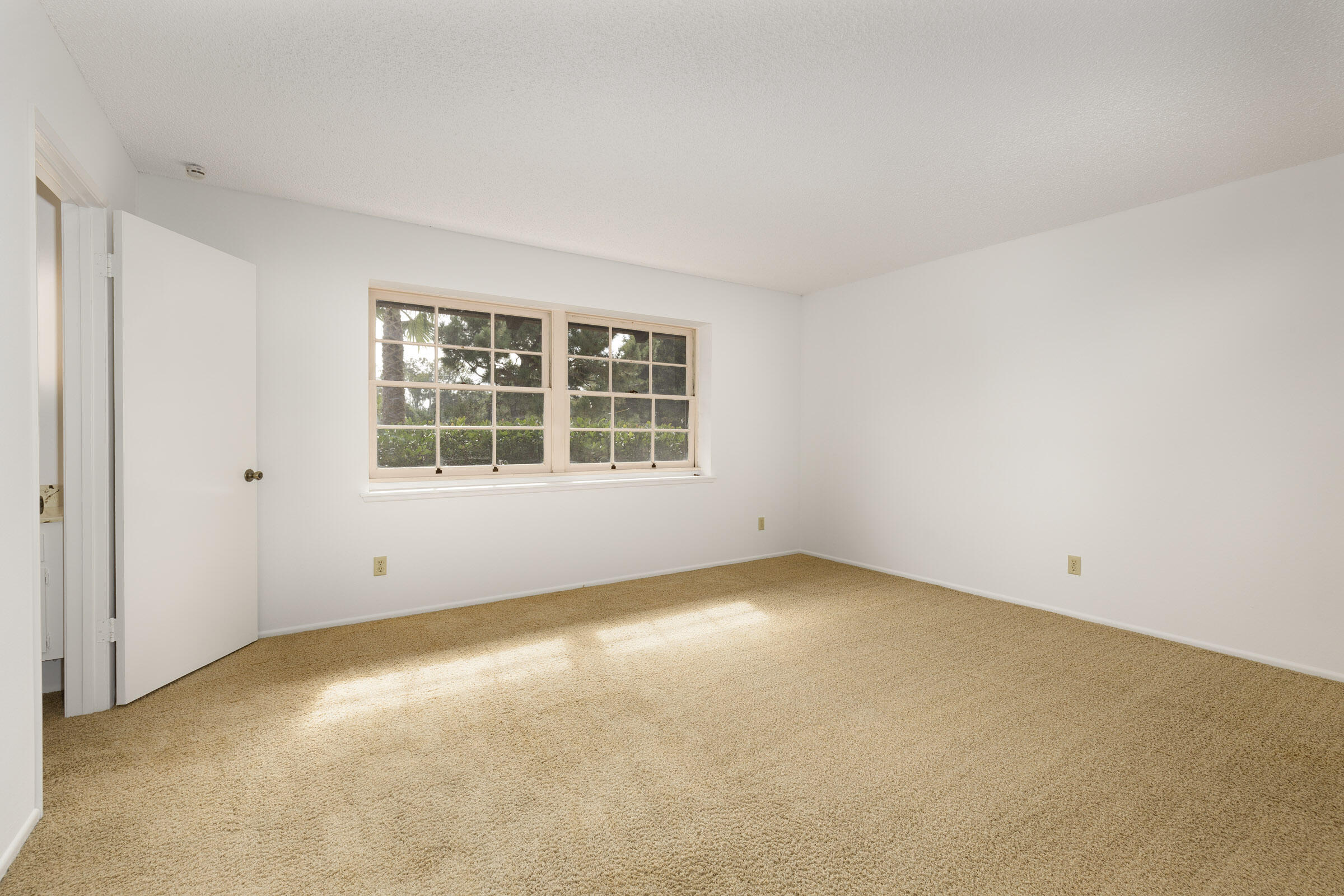 5121 Walnut Park Drive Santa Barbara, CA 93111 - Photo 17 of 23 an empty room with a window