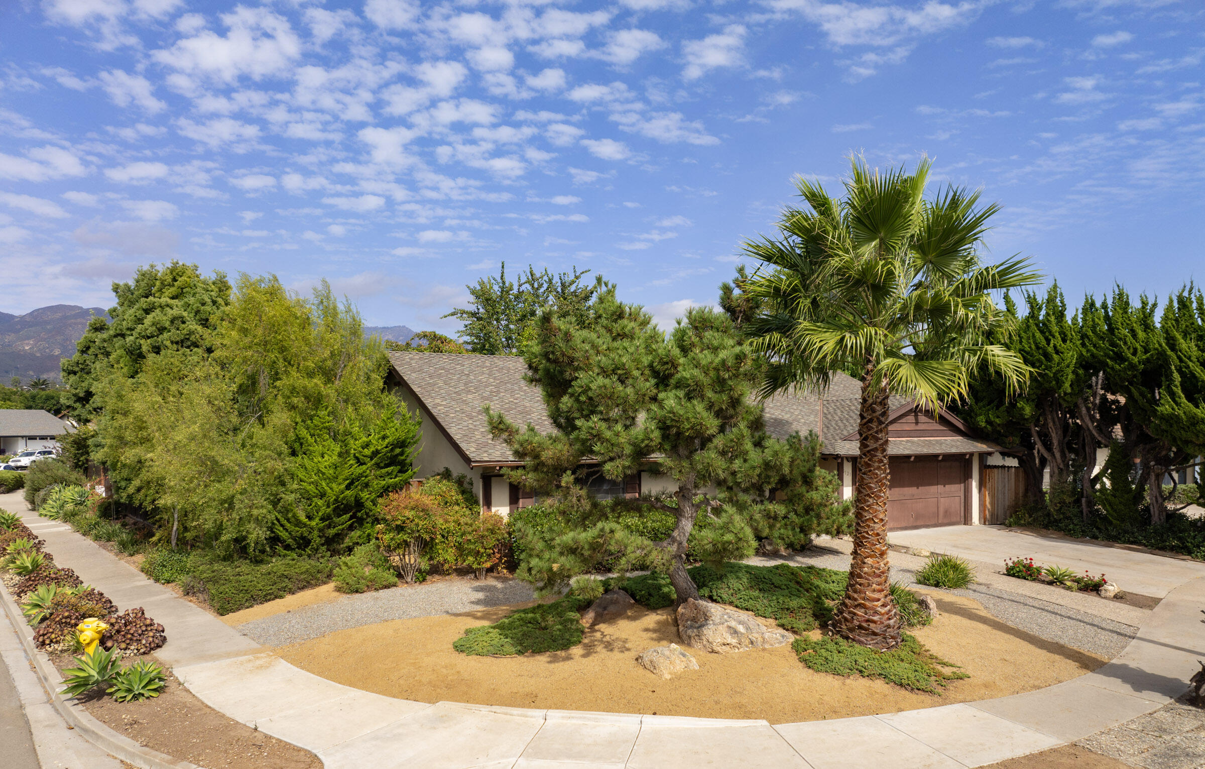 5121 Walnut Park Drive Santa Barbara, CA 93111 - Photo 4 of 23 a view of a backyard with plants and a garden