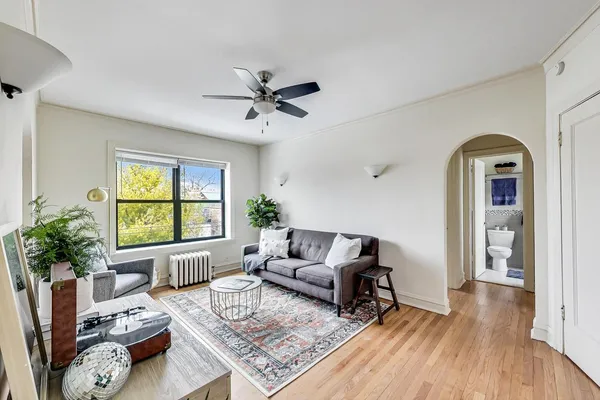 $2,745 | 1824 North Lincoln Park West, Unit 211, Chicago, IL 60614