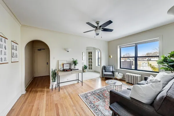 $2,745 | 1824 North Lincoln Park West, Unit 211, Chicago, IL 60614