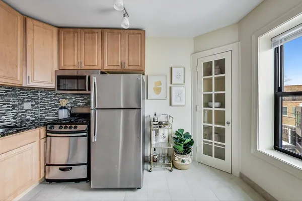 $2,745 | 1824 North Lincoln Park West, Unit 211, Chicago, IL 60614