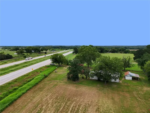 $400,000 | 5612 Hwy 71 E Smithville Tx 78957 East, Smithville, TX 78957