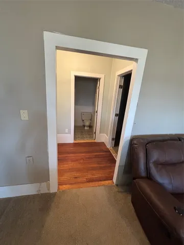 a view of livingroom with furniture