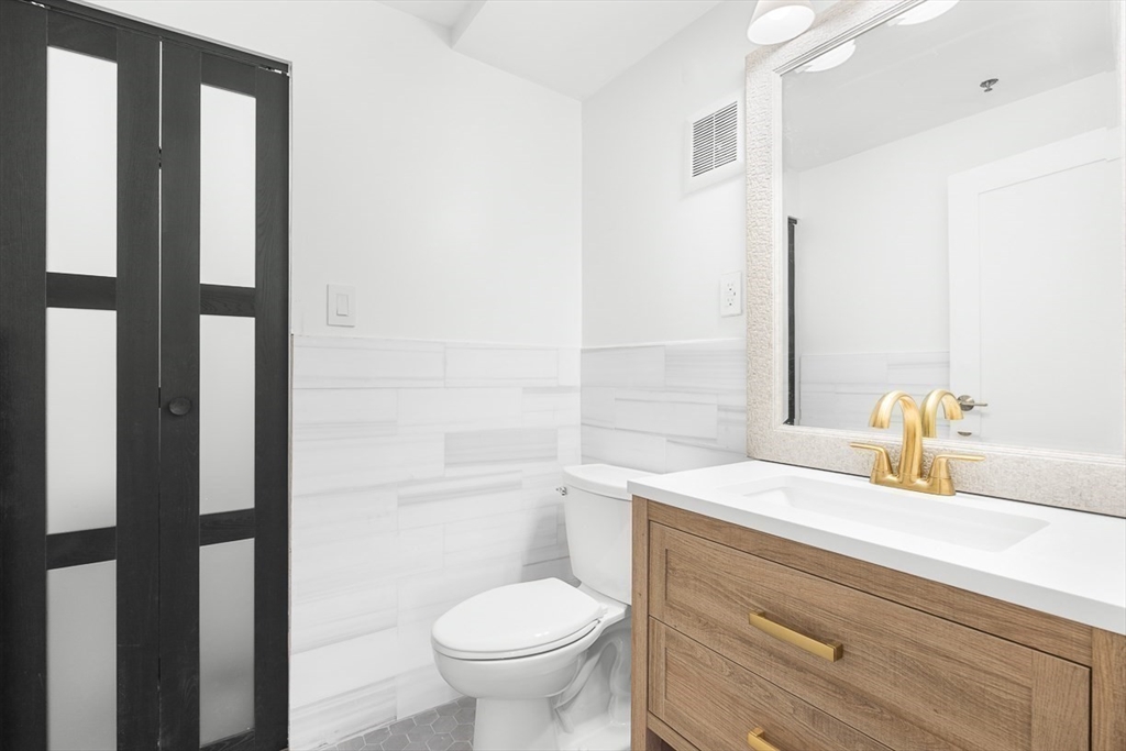 357 Commercial Street, Unit 206 Boston, MA 02109 - Photo 15 of 23