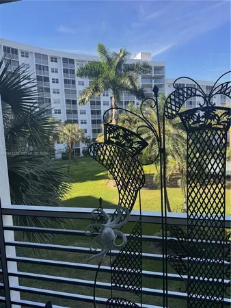 $300,000 | 2731 Northeast 14th Street, Unit 324, Pompano Beach, FL 33062