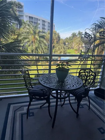 $300,000 | 2731 Northeast 14th Street, Unit 324, Pompano Beach, FL 33062
