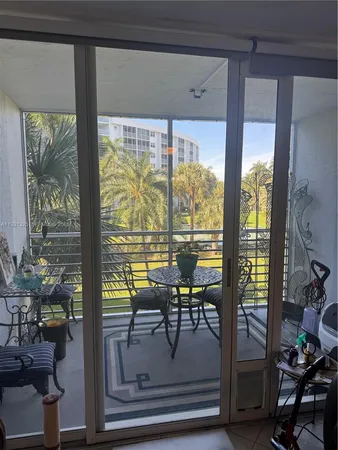 $300,000 | 2731 Northeast 14th Street, Unit 324, Pompano Beach, FL 33062
