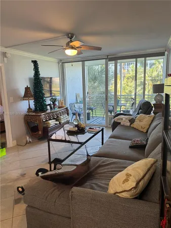 $300,000 | 2731 Northeast 14th Street, Unit 324, Pompano Beach, FL 33062