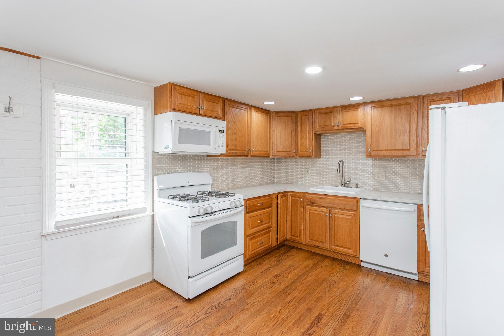 655 Coates Street Bridgeport, PA 19405 - Photo 9 of 34