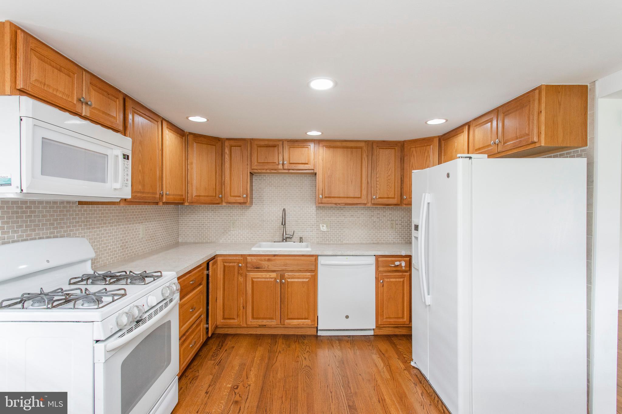 655 Coates Street Bridgeport, PA 19405 - Photo 10 of 34