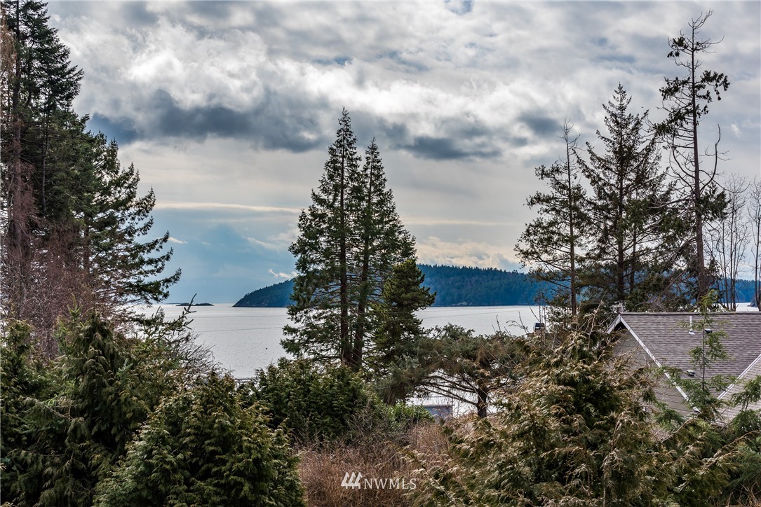4504 Anaco Beach Road Anacortes, WA 98221 - Photo 1 of 25 Gallery Image 1