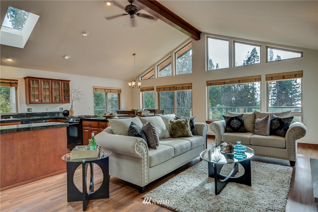 4504 Anaco Beach Road Anacortes, WA 98221 - Photo 2 of 25 Gallery Image 2