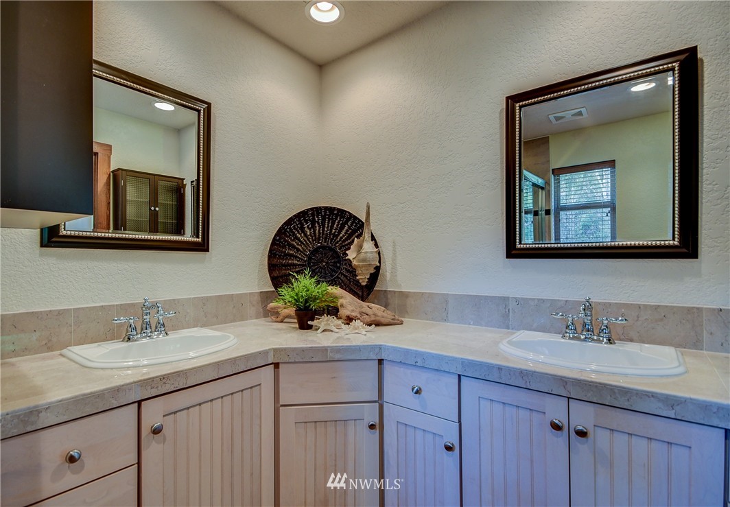 4504 Anaco Beach Road Anacortes, WA 98221 - Photo 14 of 25 Gallery Image 14
