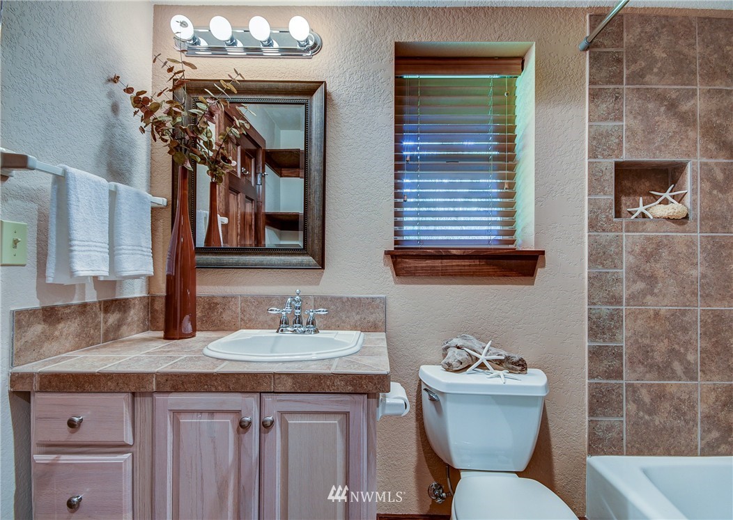 4504 Anaco Beach Road Anacortes, WA 98221 - Photo 17 of 25 Gallery Image 17
