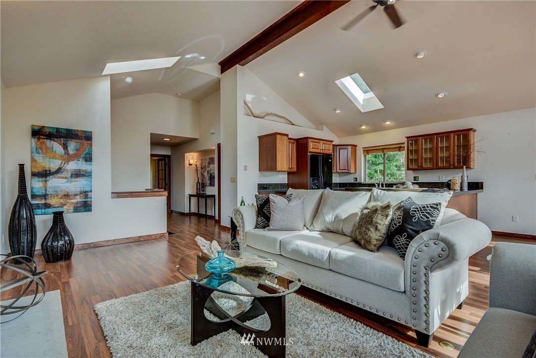 4504 Anaco Beach Road Anacortes, WA 98221 - Photo 5 of 25 Gallery Image 5