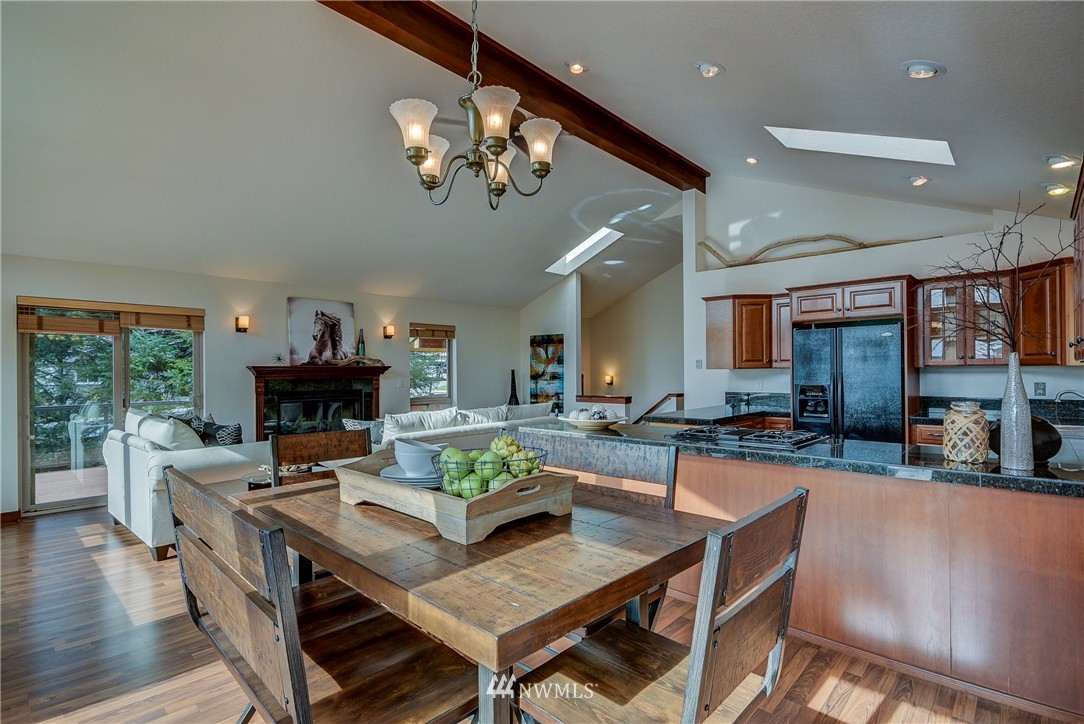 4504 Anaco Beach Road Anacortes, WA 98221 - Photo 7 of 25 Gallery Image 7