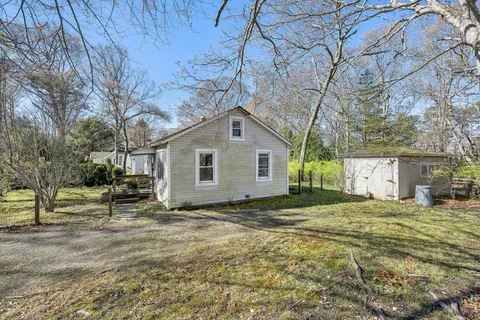 $799,000 | 170 Little Fresh Pond Road, Southampton, NY 11968