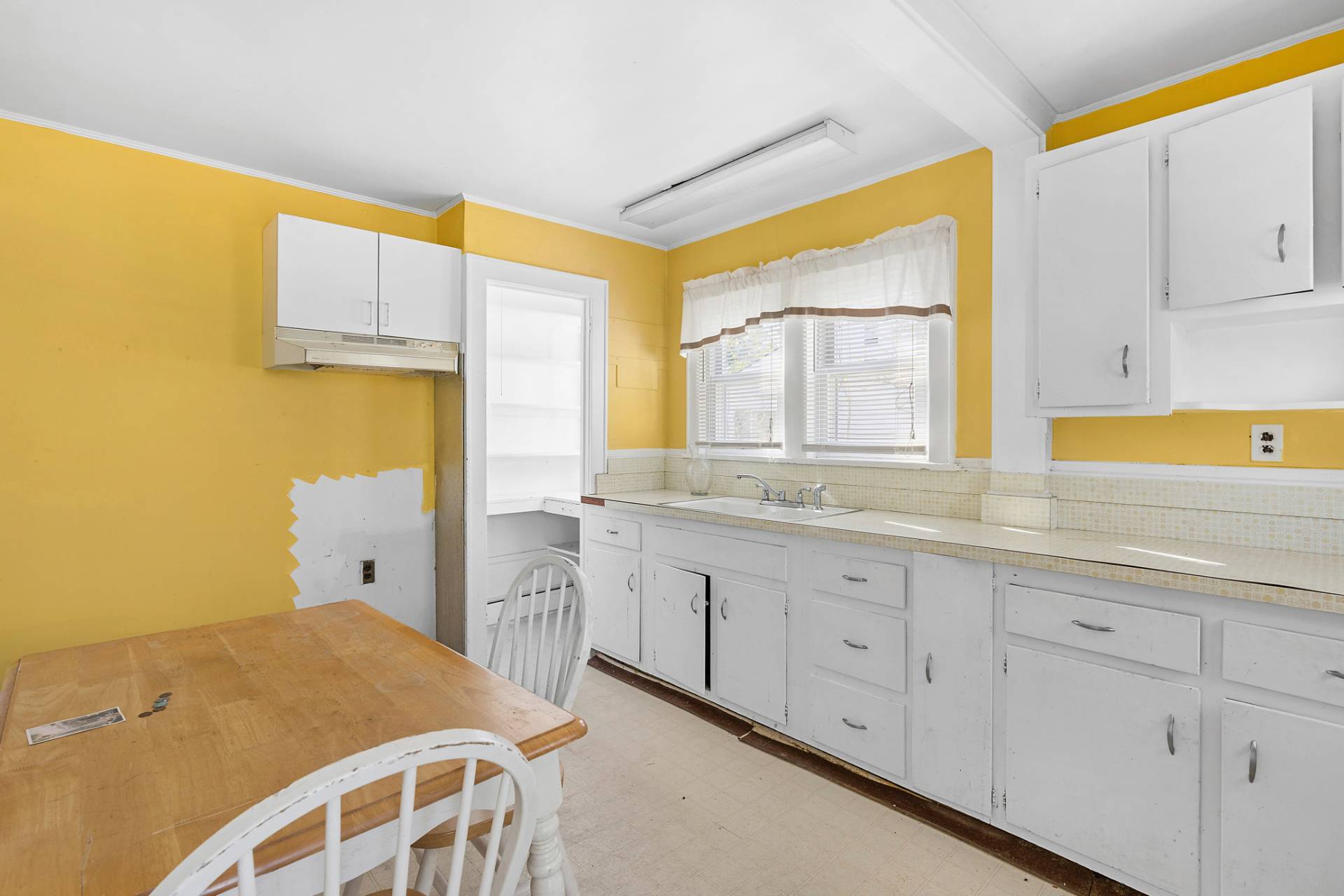 170 Little Fresh Pond Road Southampton, NY 11968 - Photo 7 of 17