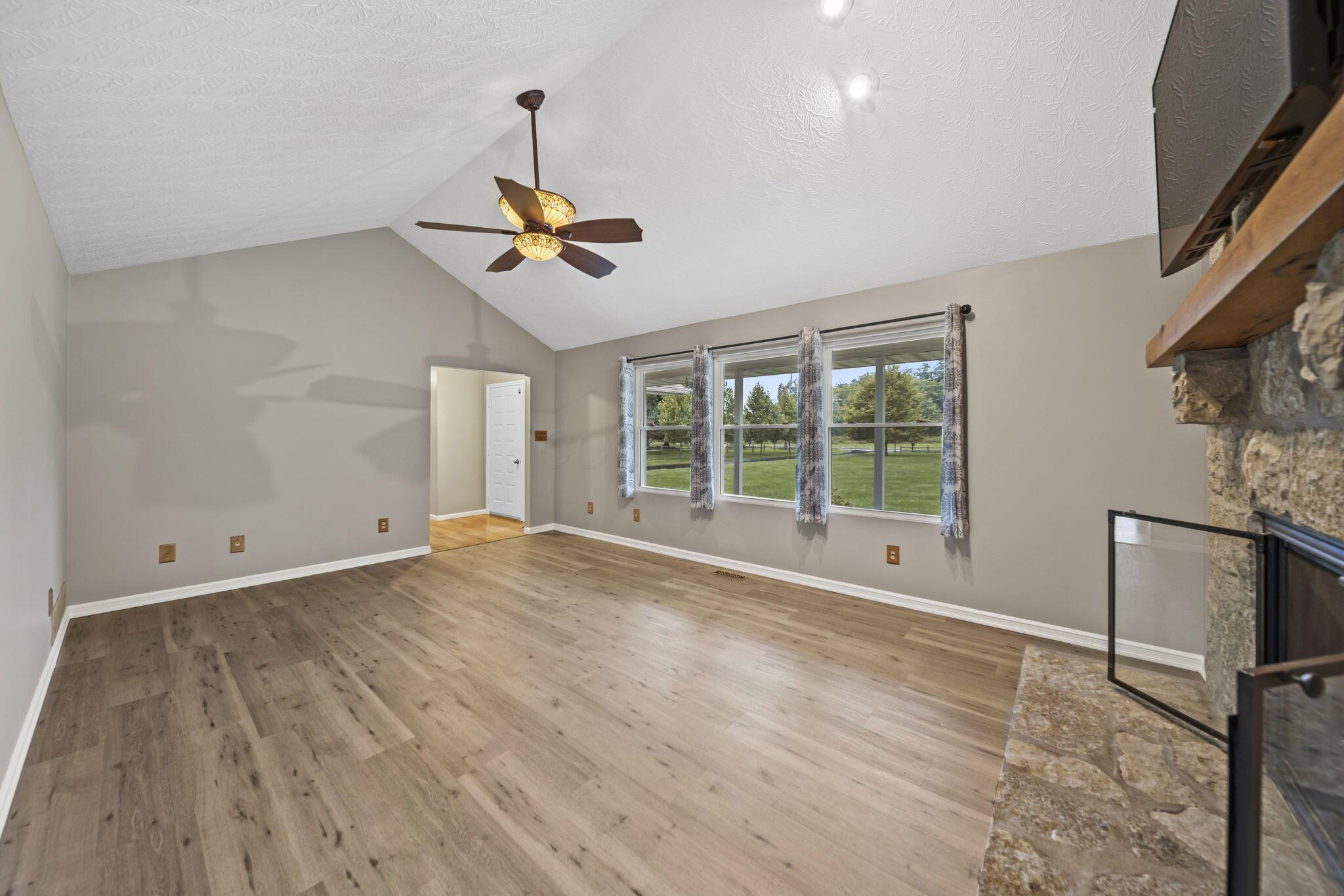 4384 Leppert Road Hilliard, OH 43026 - Photo 12 of 76 Living Room