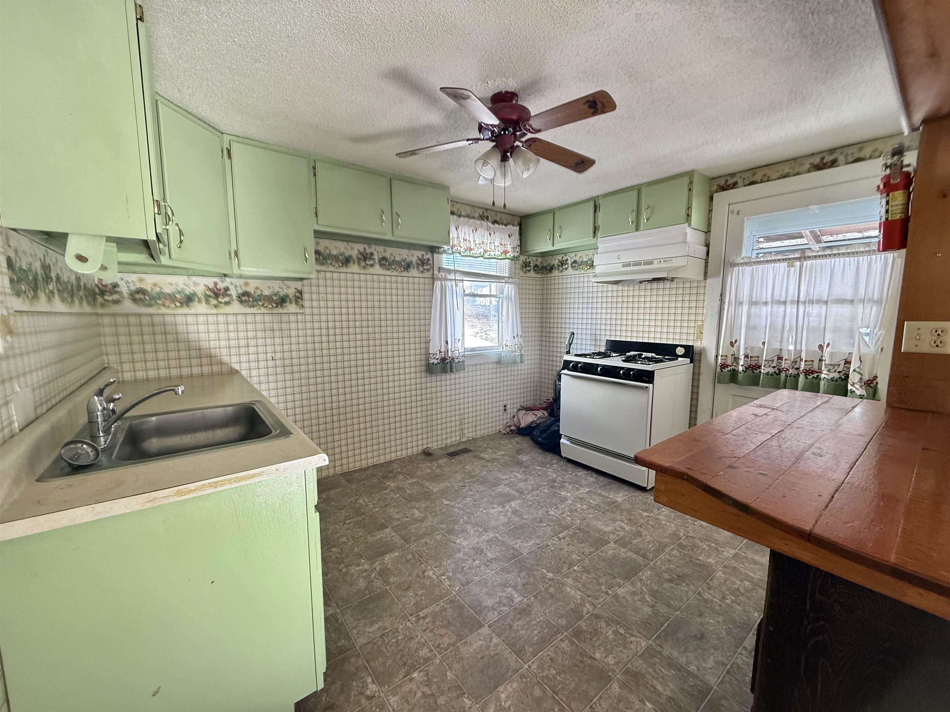 129 Grove Street Poultney, VT 05764 - Photo 7 of 29