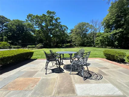 $5,700,000 | 195 Feeks Lane, Locust Valley, NY 11560