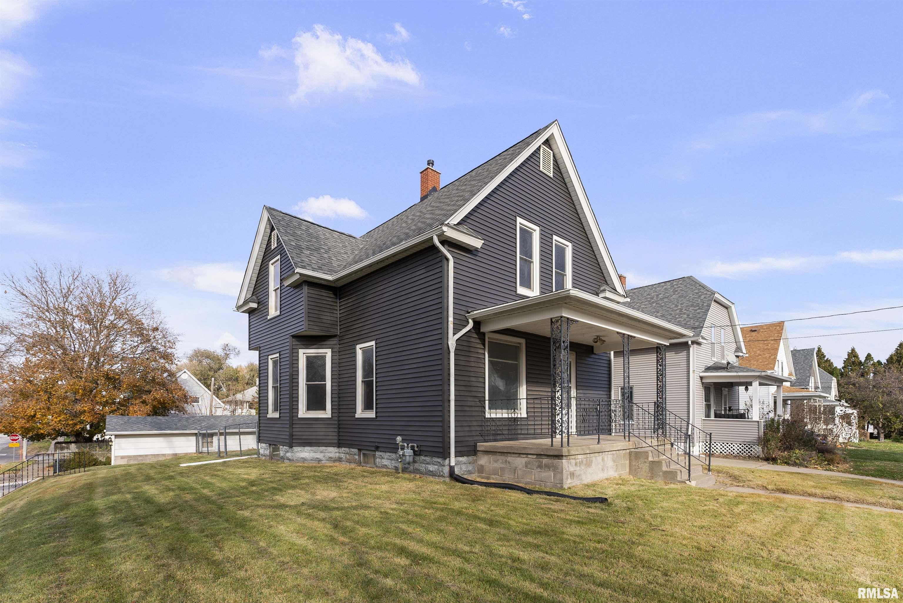 1703 18th Avenue Moline, IL 61265 - Photo 2 of 20