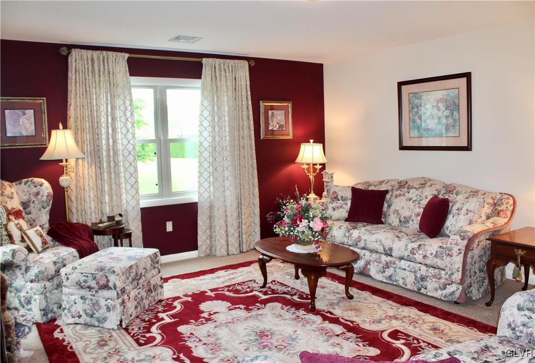 6068 Tollgate Road Zionsville, PA 18092 - Photo 9 of 26 Gallery Image 9